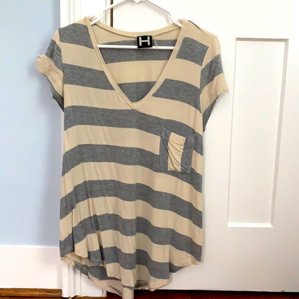 H by bordeaux v neck tee